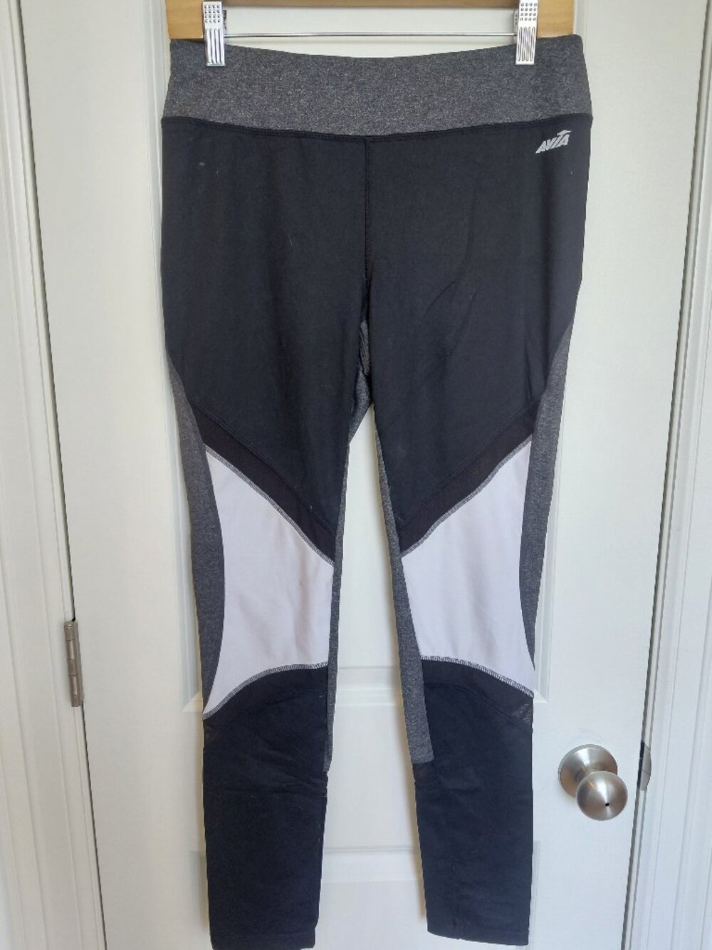 Neutral Color Blocking Leggings